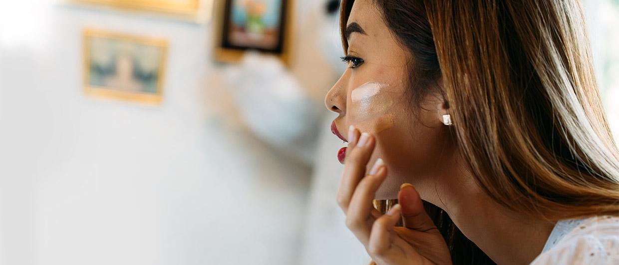 How to conceal acne scars with makeup